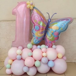 Композиция из шаров с единичкой и бабочкой в пастельных тонах