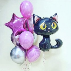 Фонтан из гелиевых шаров и фольгированный котёнок