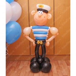 Фигура моряка из шаров